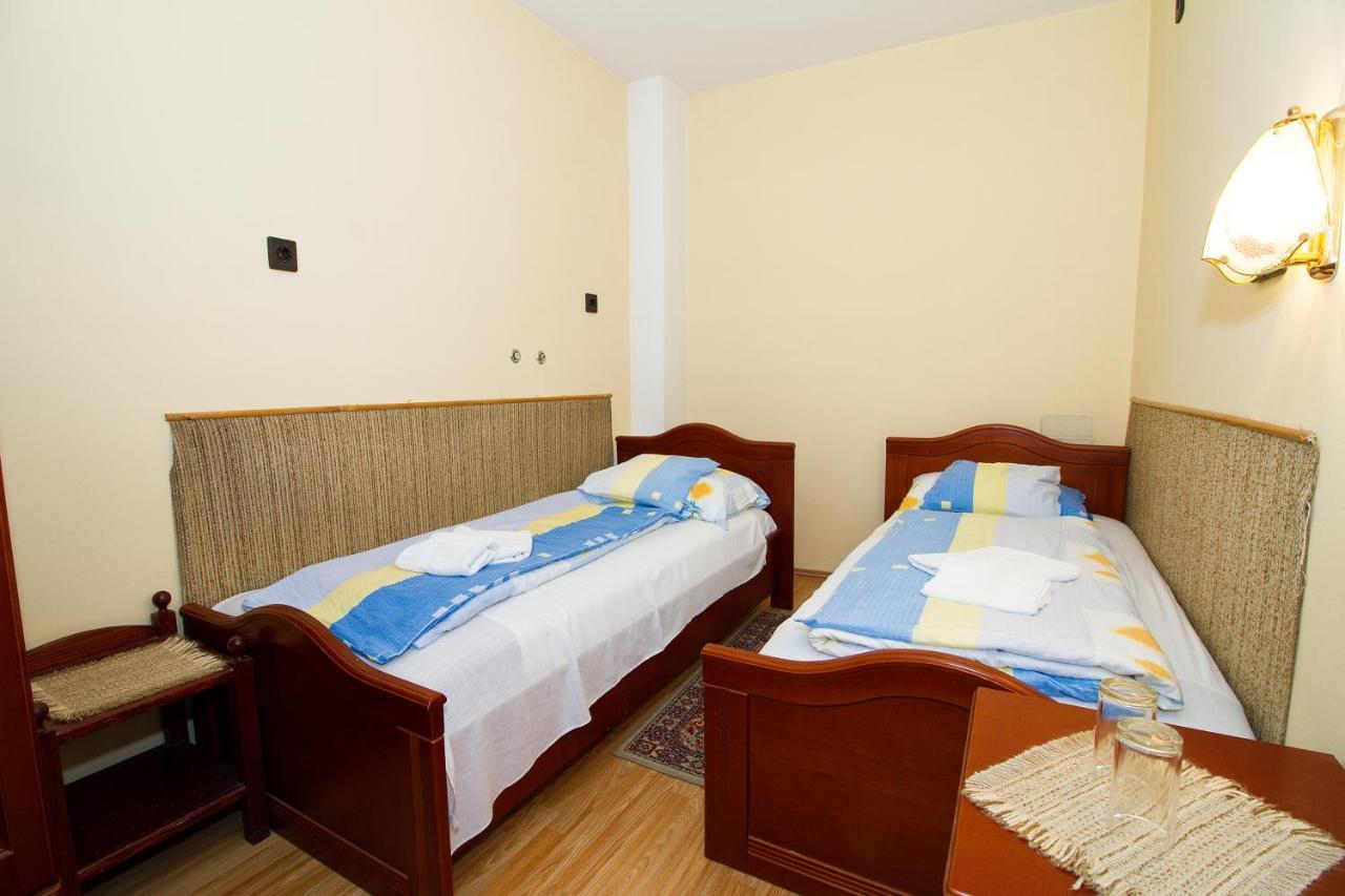 Bed and Breakfast Kertesz Panzio Győr Zewnętrze zdjęcie