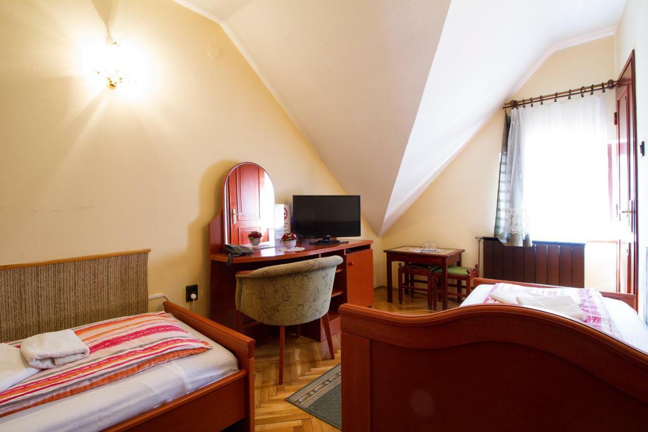 Bed and Breakfast Kertesz Panzio Győr Zewnętrze zdjęcie