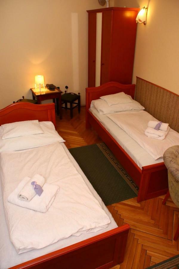 Bed and Breakfast Kertesz Panzio Győr Zewnętrze zdjęcie